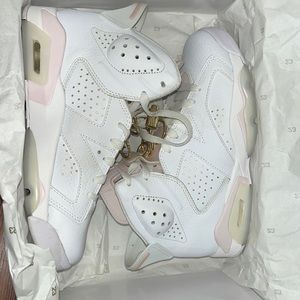WMNS Air Jordan 6 Retro “Gold Hoops” size 7.5